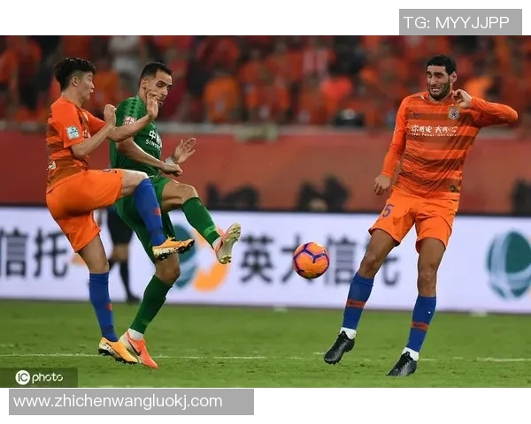 鲁能与国安激战正酣进球被吹引发争议球迷反应热烈